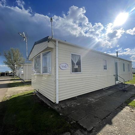 Lovely 8 Berth Caravan At St Osyth Beach Holiday Park Ref 28101G แคลกตัน-ออน-ซี ภายนอก รูปภาพ